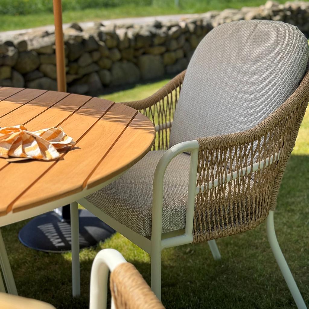 Olivia AL-Stuhl