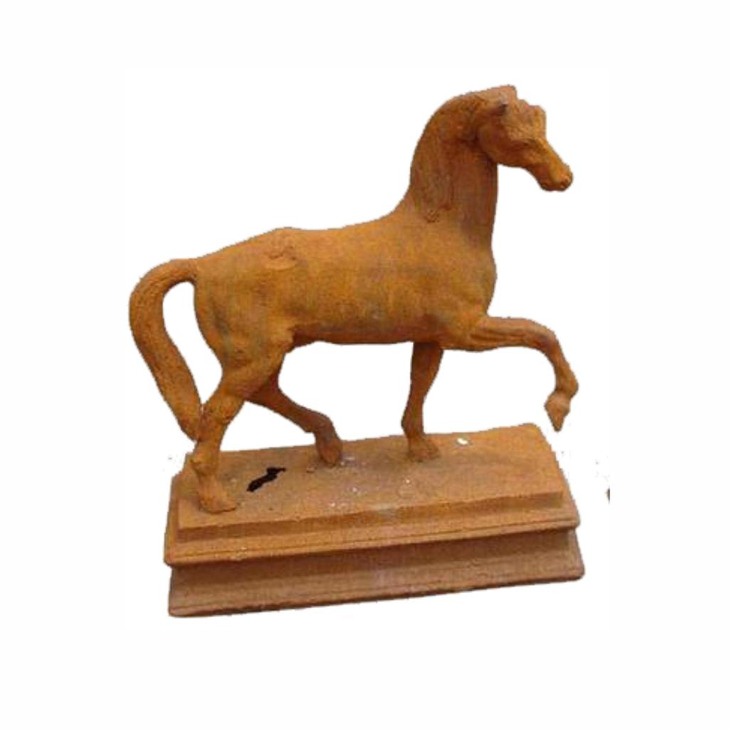 Gartenfigur Pferd auf Sockel