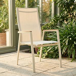 Dallas Pos.stuhl creme Teak-Arm